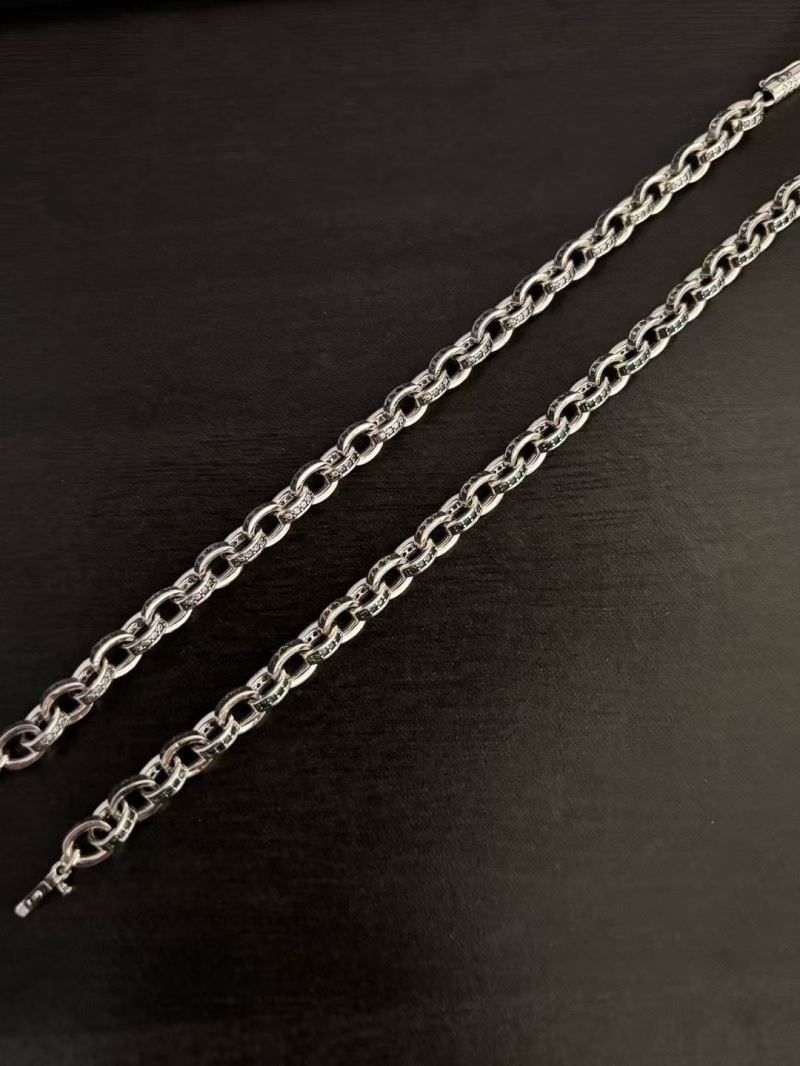 Ch*0me He**ts necklaces